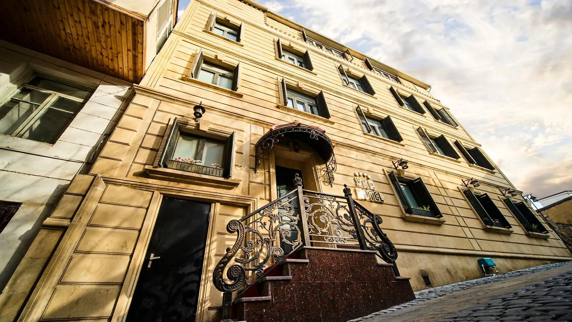Xan Hotel Baku 4*,  Azerbaijan